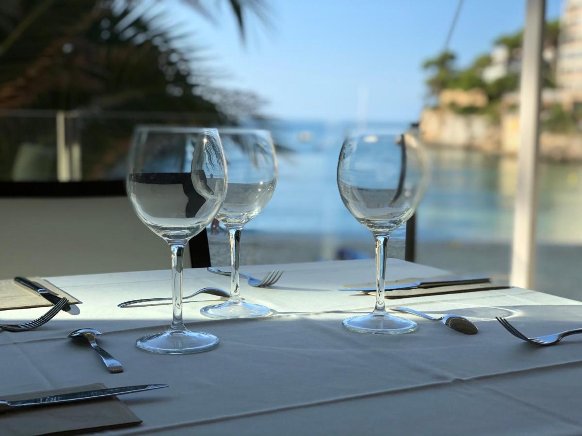 Hotel Apartamentos Cala Сантаний Екстериор снимка