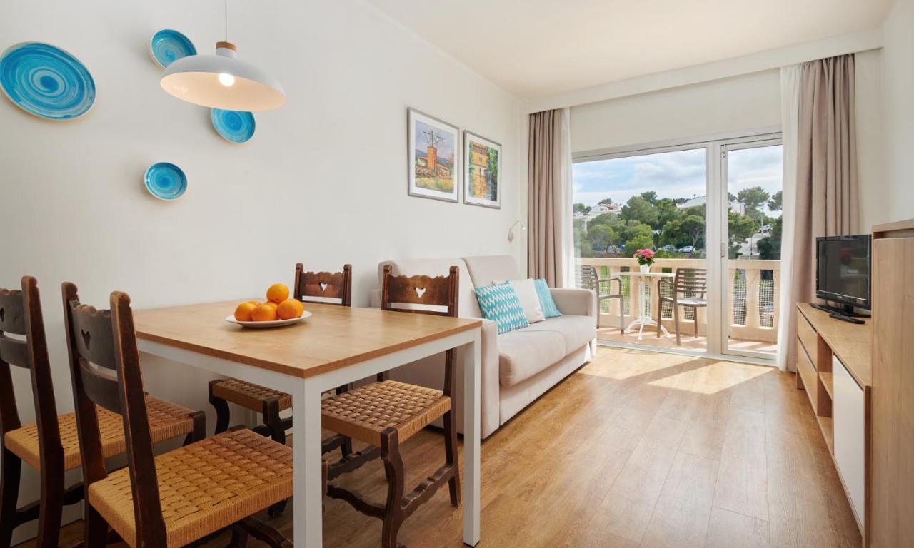 Hotel Apartamentos Cala Сантаний Екстериор снимка