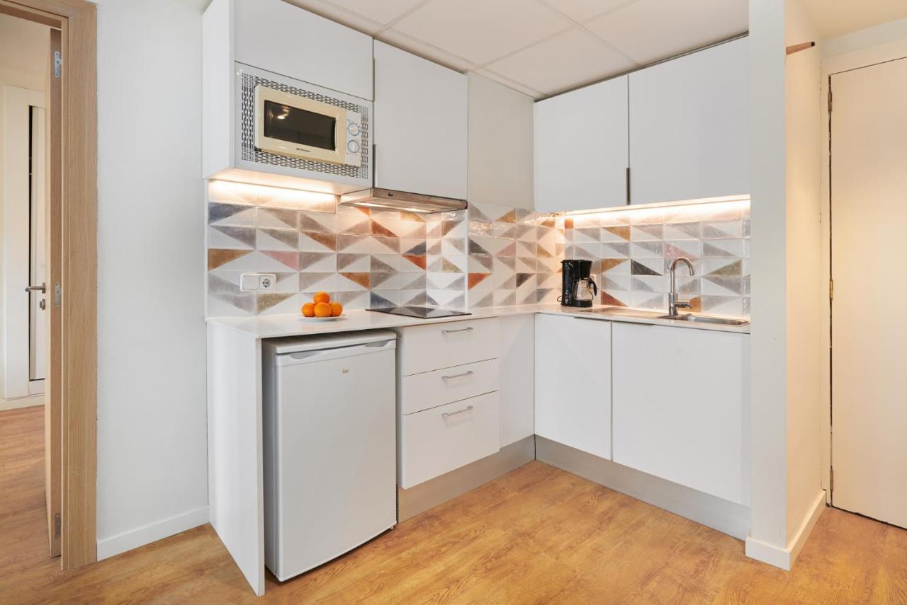 Hotel Apartamentos Cala Сантаний Екстериор снимка