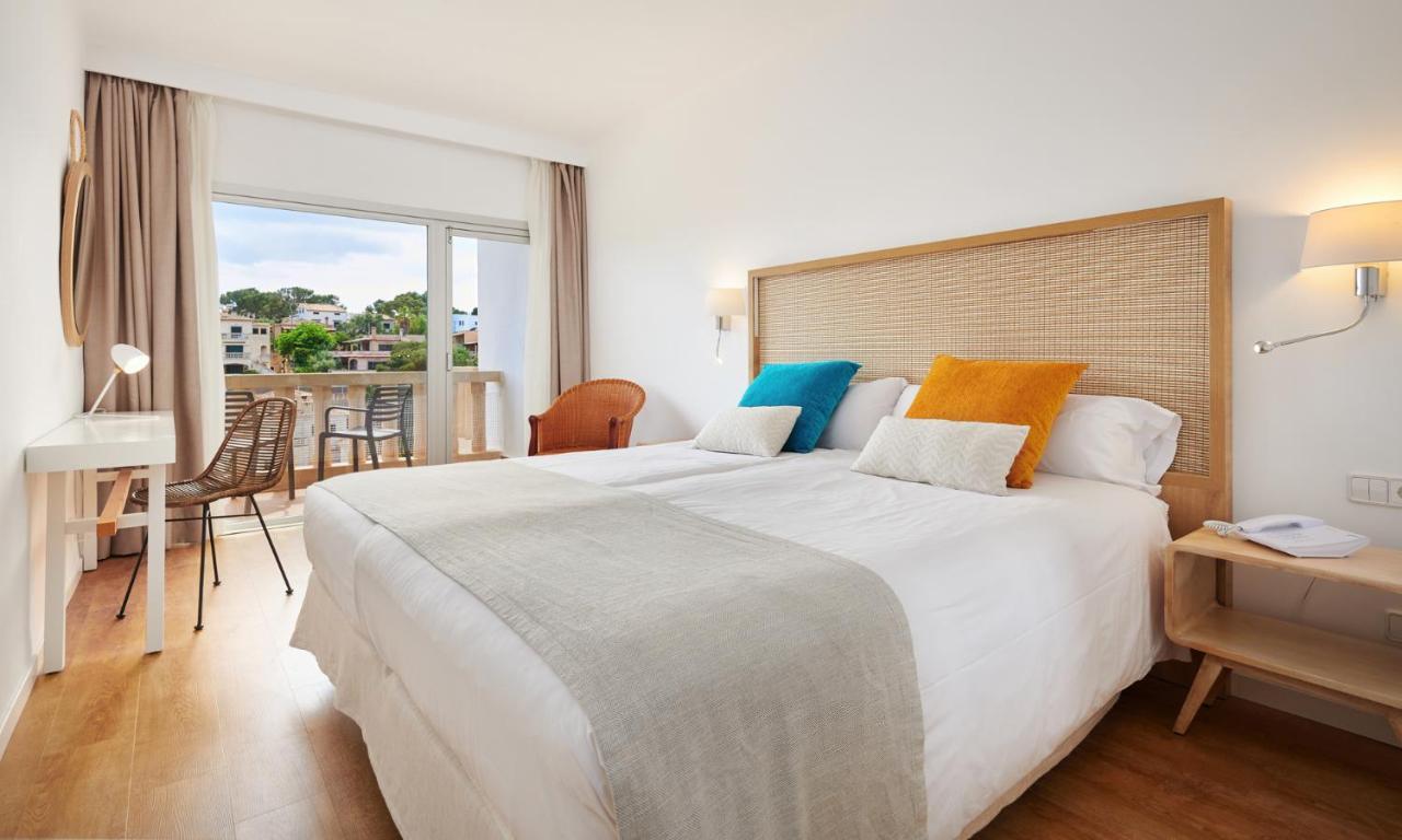 Hotel Apartamentos Cala Сантаний Екстериор снимка