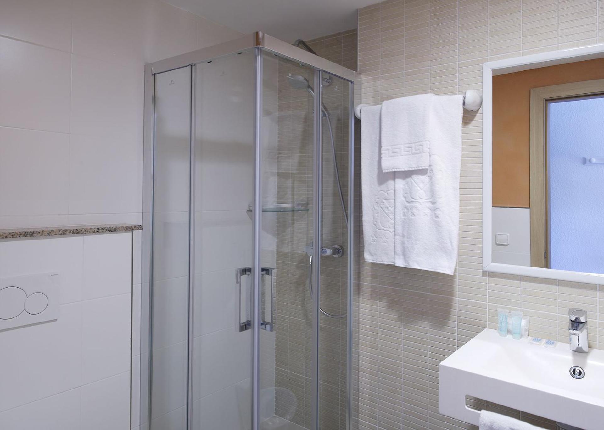 Hotel Apartamentos Cala Сантаний Екстериор снимка