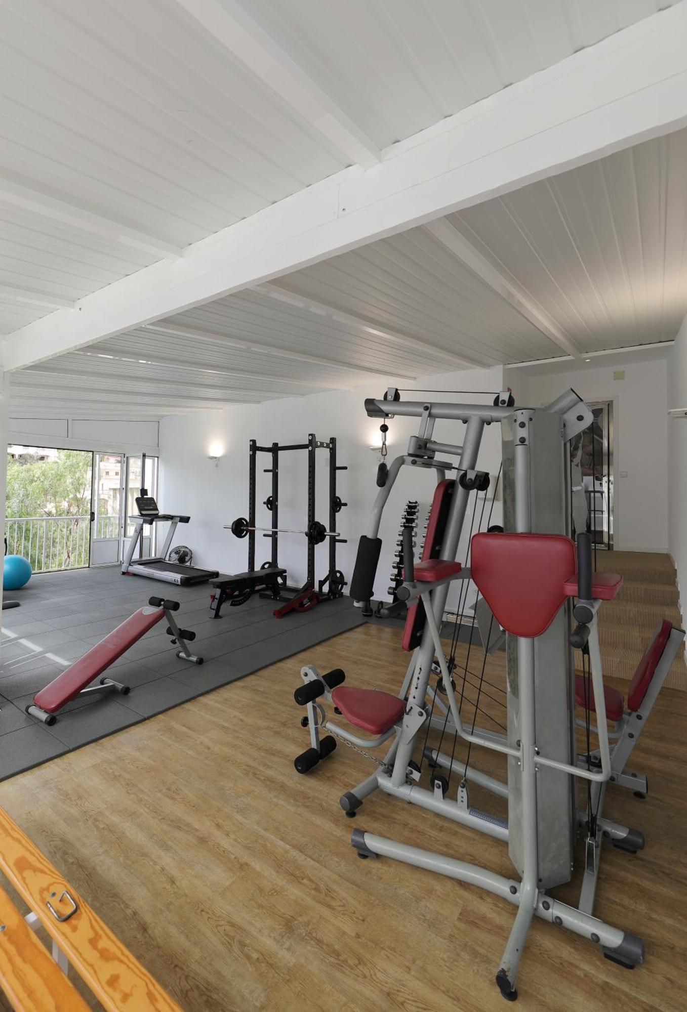 Hotel Apartamentos Cala Сантаний Екстериор снимка