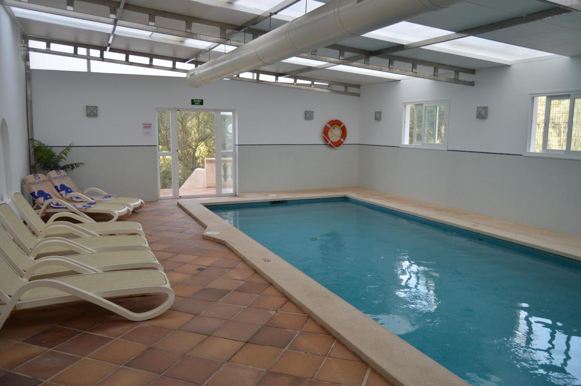 Hotel Apartamentos Cala Сантаний Екстериор снимка
