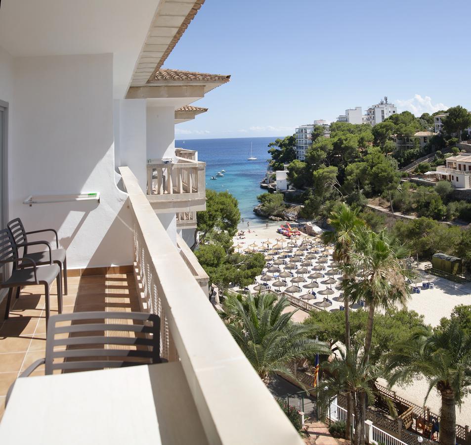 Hotel Apartamentos Cala Сантаний Екстериор снимка