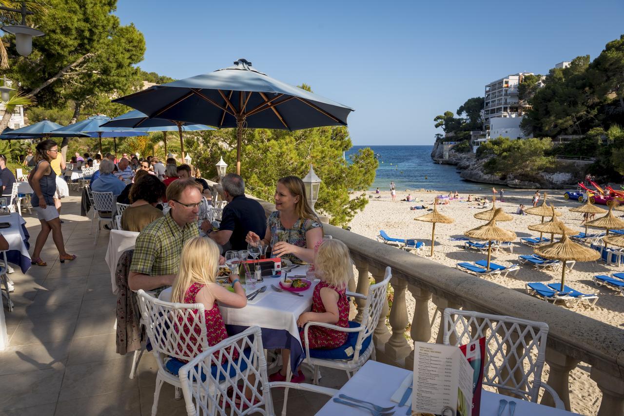 Hotel Apartamentos Cala Сантаний Екстериор снимка