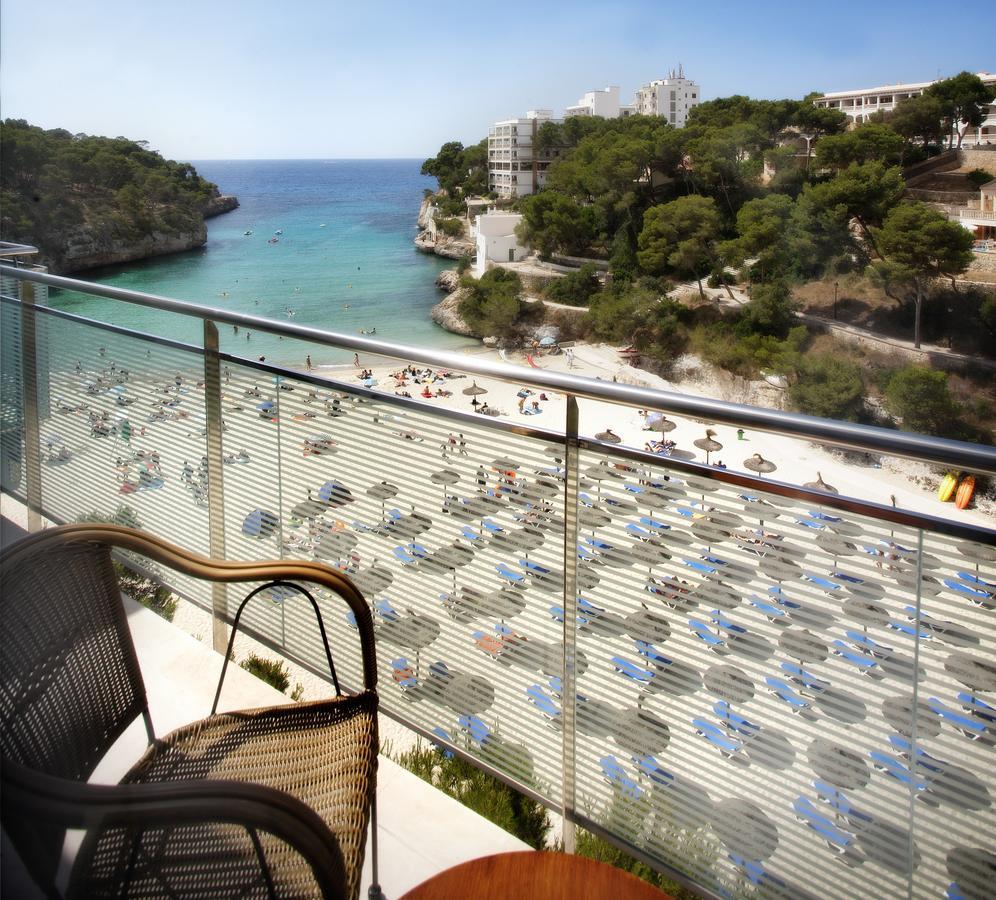 Hotel Apartamentos Cala Сантаний Екстериор снимка